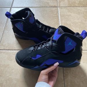 Jordan’s
Jordan true flights BG
Color: purple & black 
Size : 5.5 grade school